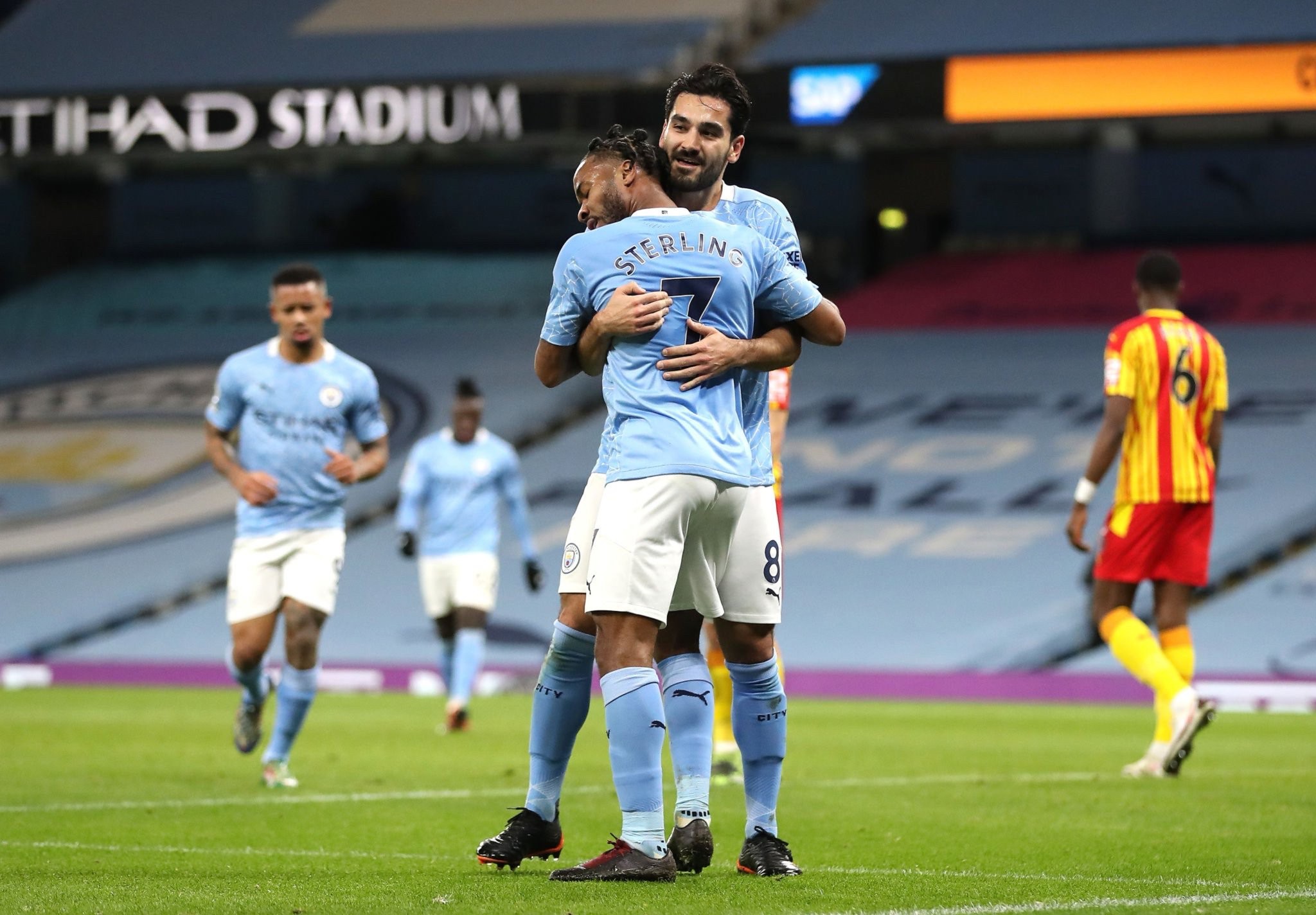 一個令人驚 一個令人驚